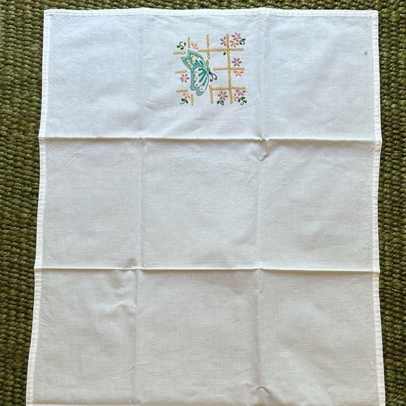 Hand Embroidered Flour Sack Tea Dish Towel Butterfly Floral Cottagecore - Picture 4 of 4